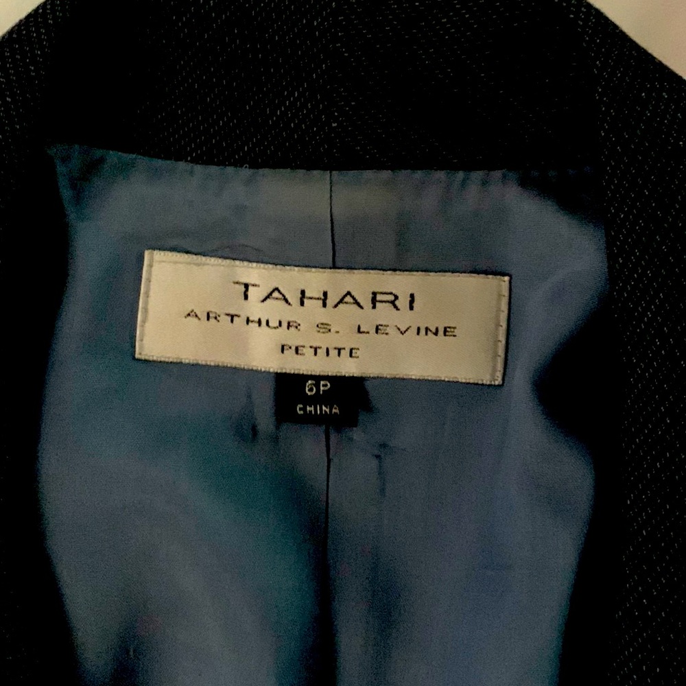 Tahari 2 piece pantsui
